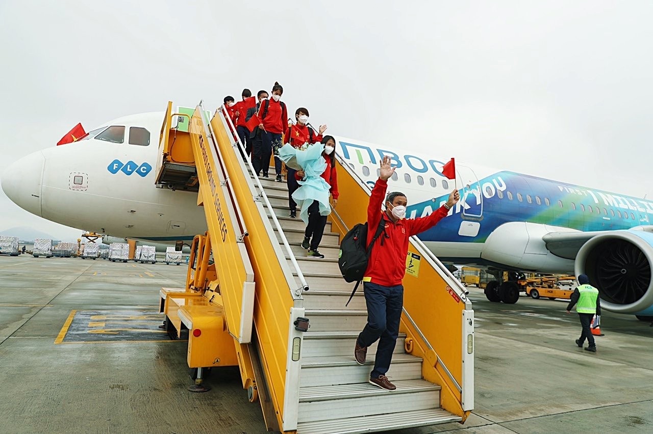 Chuyến bay mang số hiệu QH9134 của Bamboo Airways hành trình Hà Nội – Mumbai đón những “cô gái vàng” của Đội tuyển bóng đá nữ Việt Nam về nước
